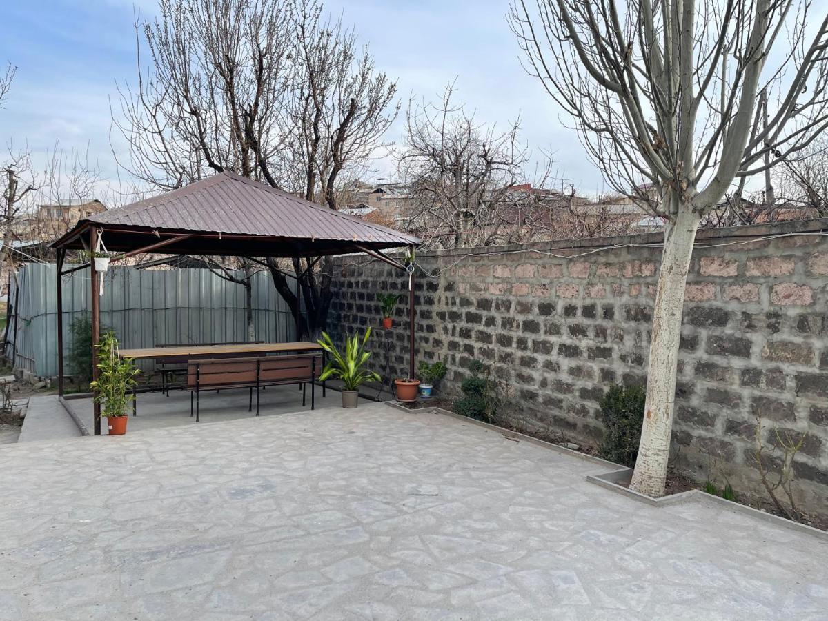 Noragyugh Guest House Ereván Exterior foto